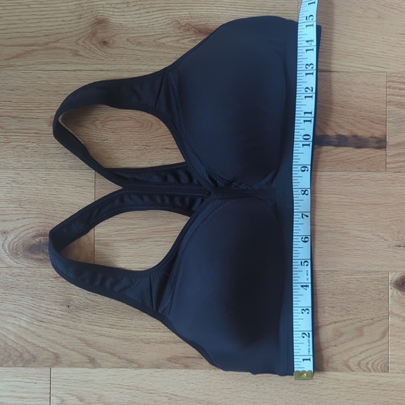 Champion. The Strappy Curve Sports Bra. **Size Medium. - Picture 4 of 7